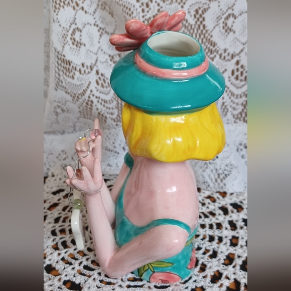 BODACIOUS BABES BY JOYCE SHELTON FIGURAL VASE W/HANGING MESSAGE PLAQUE 4x4x7.5 - Picture 4 of 15